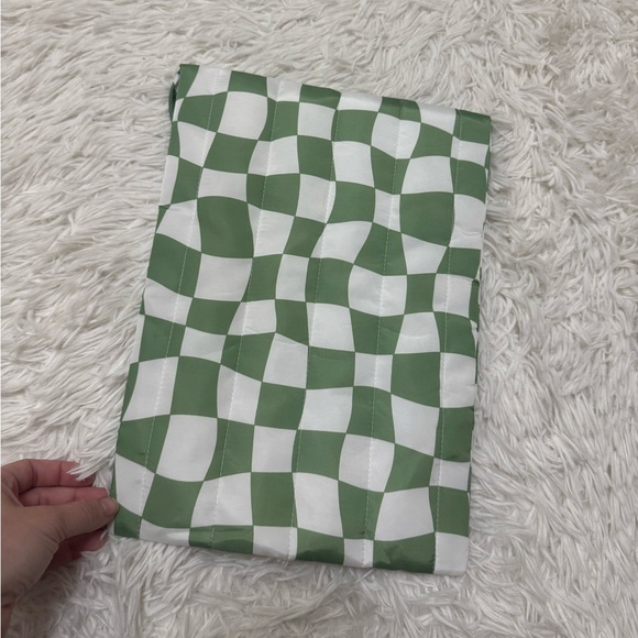 13” Green and White Checkered Pouch Checkered Laptop Sleeve IPad Sleeve - Picture 2 of 5